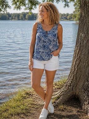 Grateful sleeveless paisley mock neck top